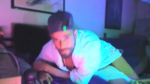 Snapshot of guyst049 chatting on 9, 3, 2026 guyst049 online show from 9, 3, 2026