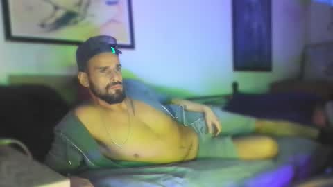 Snapshot of guyst049 chatting on 13, 3, 2026 guyst049 online show from 13, 3, 2026