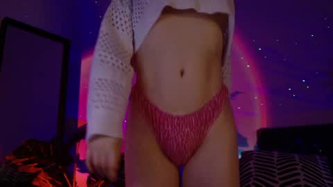 Snapshot of gwenhilton chatting on 24, 1, 2025 gwenhilton online show from 24, 1, 2025