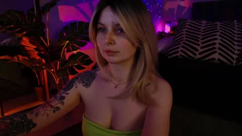 Snapshot of gwenhilton chatting on 25, 1, 2025 gwenhilton online show from 25, 1, 2025