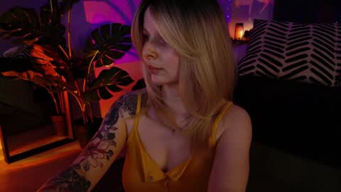 Snapshot of gwenhilton chatting on 25, 1, 2025 gwenhilton online show from 25, 1, 2025