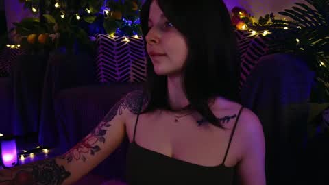 Snapshot of gwenhilton chatting on 26, 2, 2025 gwenhilton online show from 26, 2, 2025