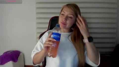 Snapshot of gwyneth_paltrow chatting on 6, 10, 2025 online show from 6, 10, 2025