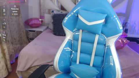 Snapshot of gyal_8_ chatting on 14, 11, 2025 gyal_8_ online show from 14, 11, 2025