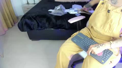 Snapshot of gyal_8_ chatting on 29, 11, 2025 gyal_8_ online show from 29, 11, 2025