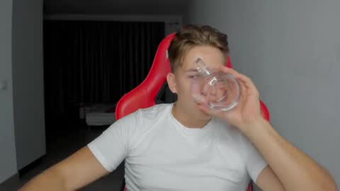 Snapshot of gym_alpha chatting on 22, 10, 2025 Oliver online show from 22, 10, 2025