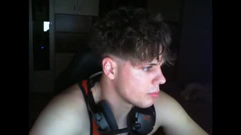 gymguy0505 online show from 16, 12, 2025