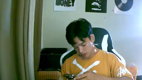 Snapshot of gymnasmenos chatting on 4, 4, 2026 AJ online show from 4, 4, 2026