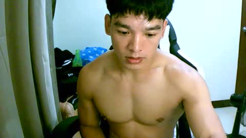 Snapshot of gymnasmenos chatting on 11, 4, 2026 AJ online show from 11, 4, 2026