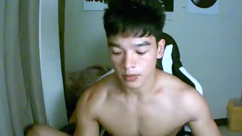 Snapshot of gymnasmenos chatting on 18, 4, 2026 AJ online show from 18, 4, 2026