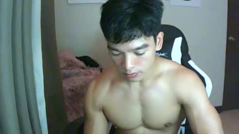 Snapshot of gymnasmenos chatting on 22, 4, 2026 AJ online show from 22, 4, 2026