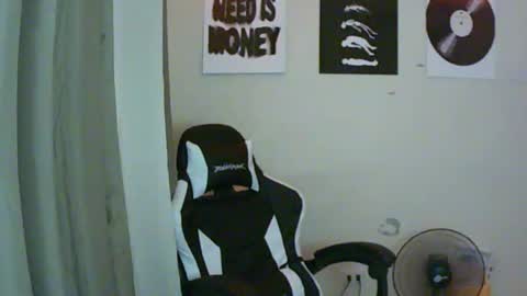 Snapshot of gymnasmenos chatting on 23, 4, 2026 AJ online show from 23, 4, 2026