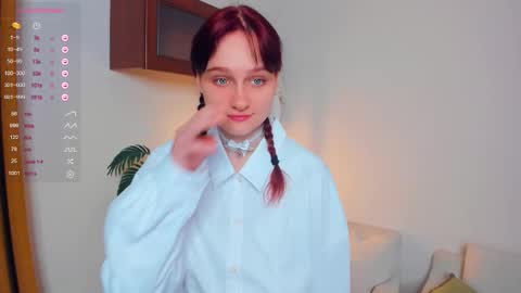 Kelly  Lilly online show from 3, 10, 2025