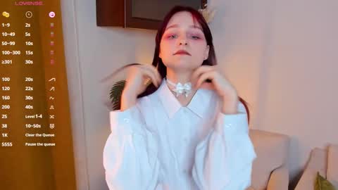 Kelly  Lilly online show from 20, 12, 2025