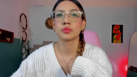 Snapshot of h3y_mia3 chatting on 17, 4, 2026 Paulina online show from 17, 4, 2026