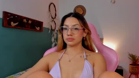 Snapshot of h3y_mia3 chatting on 21, 4, 2026 Paulina online show from 21, 4, 2026