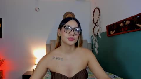 Snapshot of h3y_mia3 chatting on 6, 6, 2026 Paulina online show from 6, 6, 2026