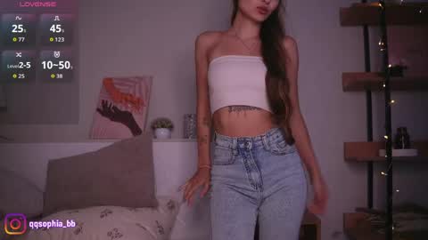 Snapshot of hadleynichols chatting on 17, 4, 2026 Hi Im Rebecca Glad to see you in my room PVT is open online show from 17, 4, 2026