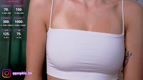 Snapshot of hadleynichols chatting on 20, 4, 2026 Hi Im Rebecca Glad to see you in my room PVT is open online show from 20, 4, 2026