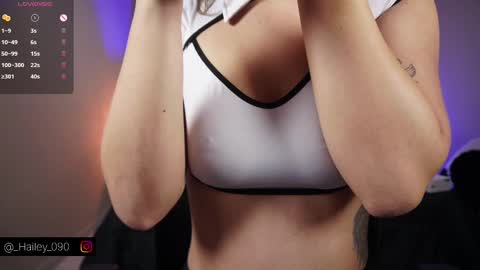 Snapshot of hailey_09 chatting on 8, 10, 2025 Hailey online show from 8, 10, 2025