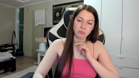 Snapshot of hailey_beauty chatting on 7, 5, 2026 Sk pe Anya388109 online show from 7, 5, 2026
