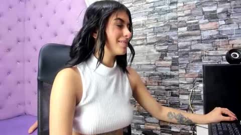 Hailey Petite online show from 22, 5, 2026