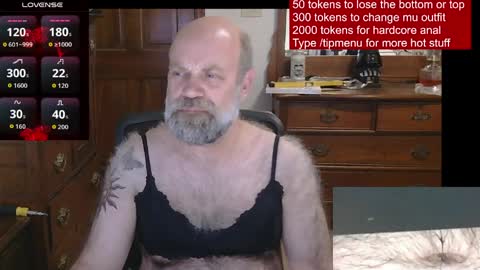 Snapshot of hairydaddybear69 chatting on 9, 4, 2026 HairyDaddyBear69 online show from 9, 4, 2026
