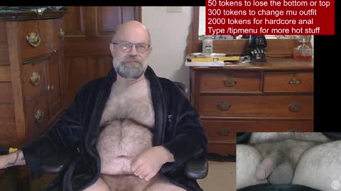 Snapshot of hairydaddybear69 chatting on 10, 4, 2026 HairyDaddyBear69 online show from 10, 4, 2026