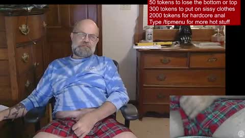 Snapshot of hairydaddybear69 chatting on 11, 4, 2026 HairyDaddyBear69 online show from 11, 4, 2026