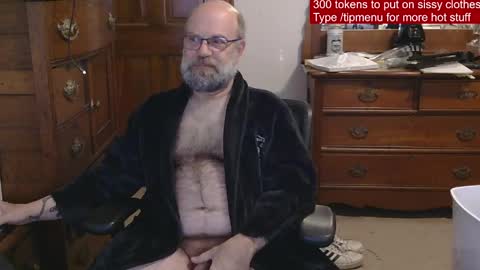 Snapshot of hairydaddybear69 chatting on 22, 4, 2026 HairyDaddyBear69 online show from 22, 4, 2026