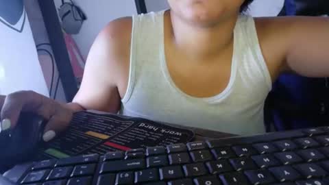 Snapshot of hairygirl83 chatting on 22, 4, 2026 hairygirl83 online show from 22, 4, 2026