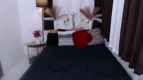 YOUR SIDECHIC HAILEY online show from 5, 1, 2025