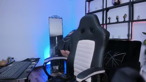 halley_ravenn online show from 10, 7, 2026