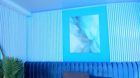 Halley Lorens online show from 27, 11, 2025