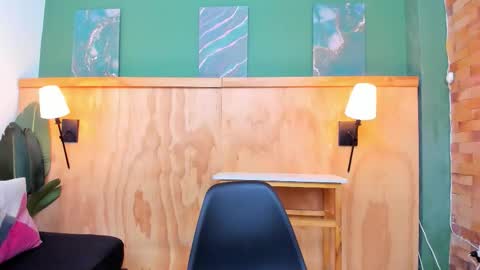 Halley Lorens online show from 4, 2, 2026