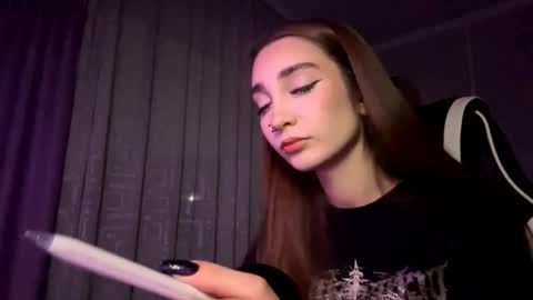 Holly online show from 8, 11, 2025