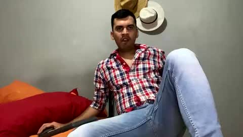 Snapshot of hamiltong12 chatting on 20, 11, 2025 hamiltong12 online show from 20, 11, 2025