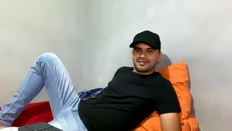 Snapshot of hamiltong12 chatting on 21, 11, 2025 hamiltong12 online show from 21, 11, 2025