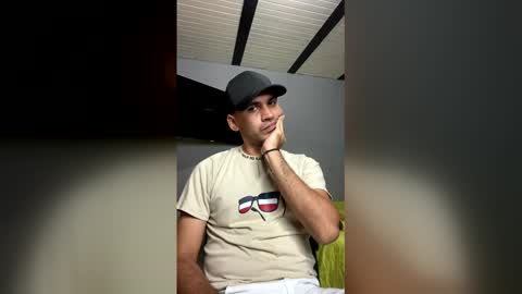 Snapshot of hamiltong12 chatting on 16, 12, 2025 hamiltong12 online show from 16, 12, 2025