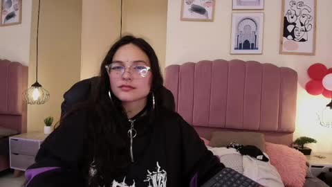 Snapshot of hanabie_ chatting on 12, 4, 2026 hanabie_ online show from 12, 4, 2026