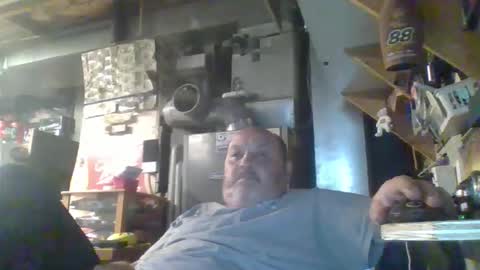 Snapshot of handiemanhere chatting on 23, 4, 2026 naked man online show from 23, 4, 2026