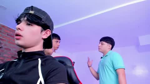 leonardfarrucknick and otis online show from 8, 4, 2026