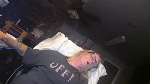 handystud33 online show from 12, 4, 2026