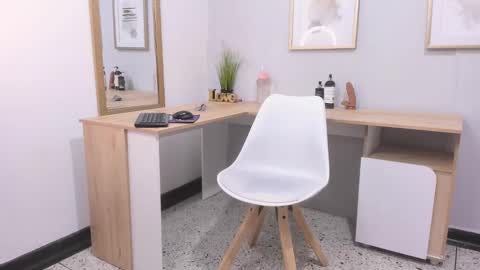 Snapshot of hannah_martinez_ chatting on 28, 1, 2025 Maira online show from 28, 1, 2025