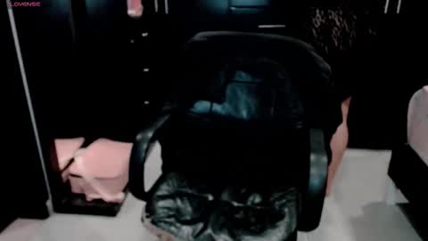 Snapshot of hannah_v chatting on 17, 11, 2025 hannah_v online show from 17, 11, 2025