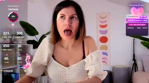 Snapshot of hannahflora chatting on 11, 4, 2026 Hannah online show from 11, 4, 2026