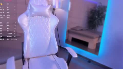 Snapshot of hannahmonttgomery chatting on 20, 3, 2026 hannahmonttgomery Help me reach 100 Hands up online show from 20, 3, 2026