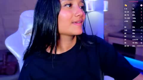 Snapshot of hannahmonttgomery chatting on 30, 4, 2026 hannahmonttgomery Help me reach 100 Hands up online show from 30, 4, 2026