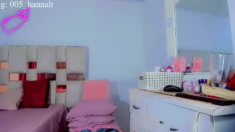 hannahsmit_ online show from 2, 10, 2025