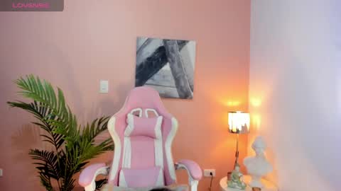 Snapshot of hannamiller_1 chatting on 4, 4, 2026 Hanna Miller online show from 4, 4, 2026